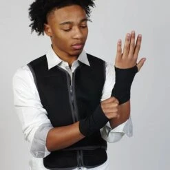 Oro Cooling Gloves -Fitness Store OroCoolingGlovesSettingUp